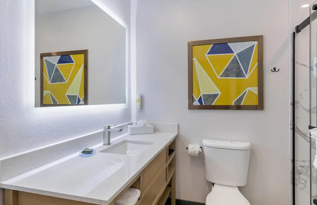 Comfort Inn & Suites Irvine Spectrum-1